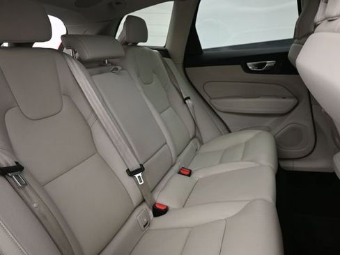 Used 2023 Volvo XC60 B5 Plus image 32