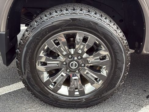 Used 2018 Nissan Titan Platinum Reserve AWD/4WD image 15