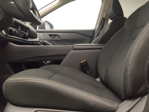 Used 2024 Nissan Rogue S FWD image 17