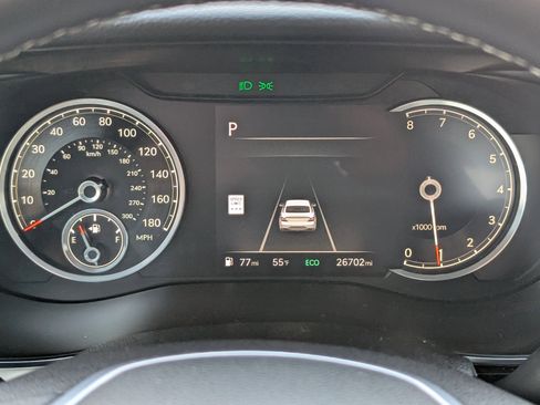 Used 2025 Genesis G70 2.5T image 25