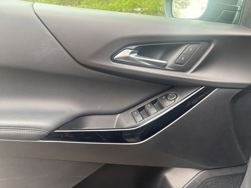 Used 2025 Chevrolet Equinox LT FWD image 18