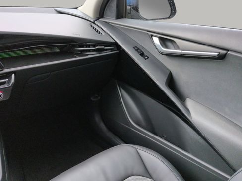 Certified 2023 Kia Niro EX FWD image 20