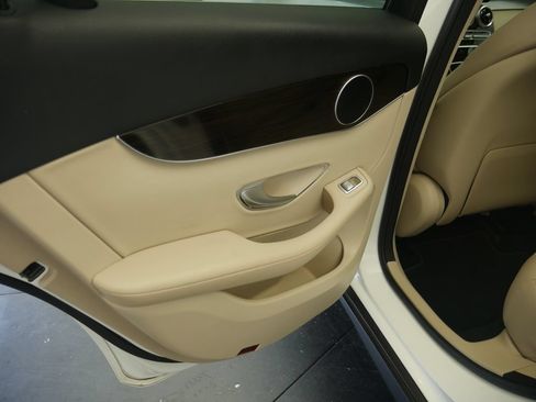 Used 2022 Mercedes-Benz GLC 300 4MATIC image 20