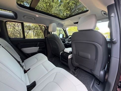 Certified 2025 Land Rover Defender 110 X-Dynamic SE AWD/4WD image 17