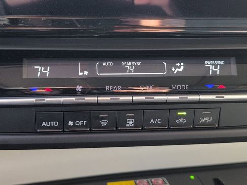 Used 2025 Toyota Sienna LE w/ LE Plus Package image 20