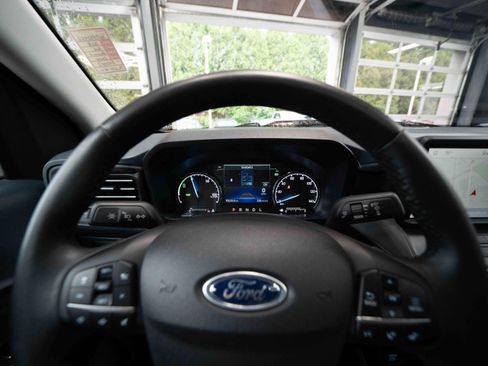 Used 2023 Ford Maverick Lariat w/ Lariat Luxury Package FWD image 15