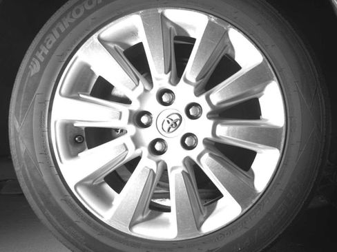 Used 2013 Toyota Sienna LE w/ Towing Pkg image 10