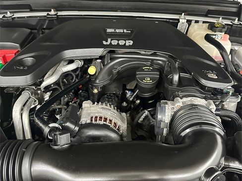 Used 2018 Jeep Wrangler Unlimited Sahara w/ Dual Top Group image 6