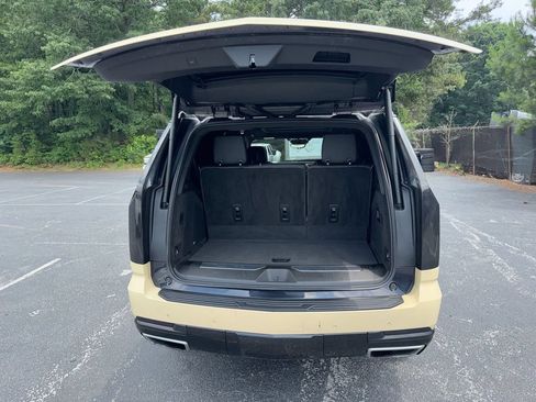 Used 2025 Cadillac Escalade Premium Luxury AWD/4WD image 35