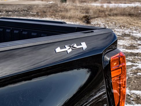 Used 2025 GMC Sierra 1500 SLT w/ SLT Premium Package image 10