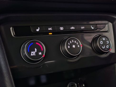 Used 2022 Volkswagen Tiguan S image 29