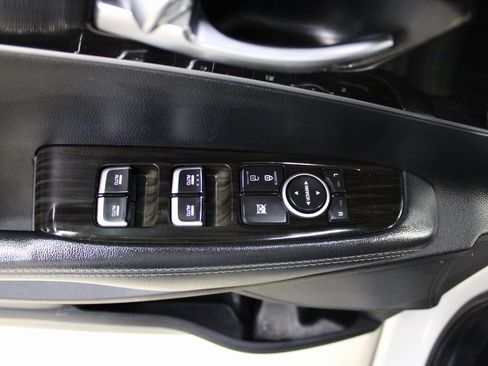 Used 2020 Kia Sorento LX image 26