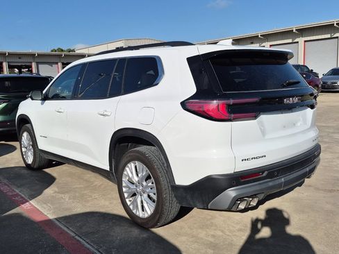 Used 2026 GMC Acadia Elevation w/ Elevation Premium Package FWD image 3