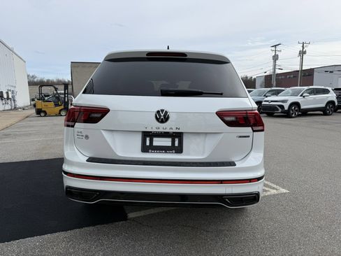 Certified 2023 Volkswagen Tiguan SE R-Line image 4