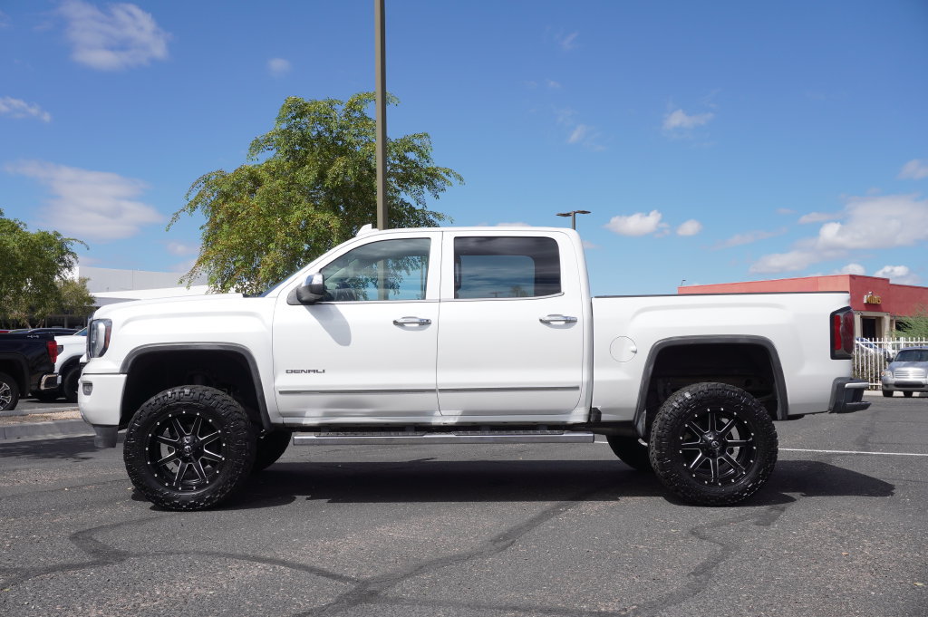 Used 2017 GMC Sierra 1500 Denali RWD image 2