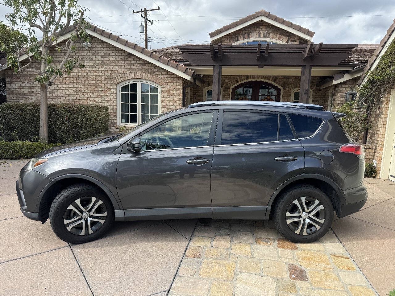 Used 2017 Toyota RAV4 LE w/ Carpet Mat Package FWD image 2