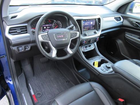 Used 2023 GMC Acadia SLT w/ Preferred Package image 16