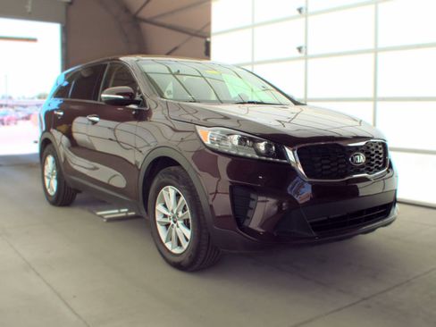Used 2020 Kia Sorento LX FWD image 2