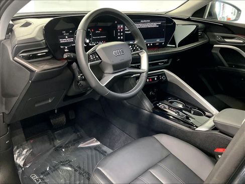 Certified 2025 Audi Q5 Premium w/ Convenience Package AWD/4WD image 16
