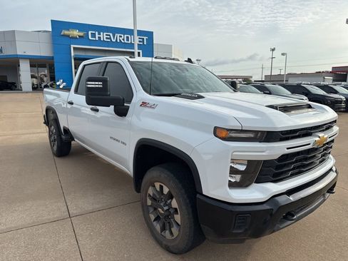 Used 2024 Chevrolet Silverado 2500 Custom w/ Custom Value Package AWD/4WD image 1