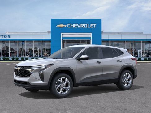 New 2026 Chevrolet Trax LS w/ LS Convenience Package FWD image 2