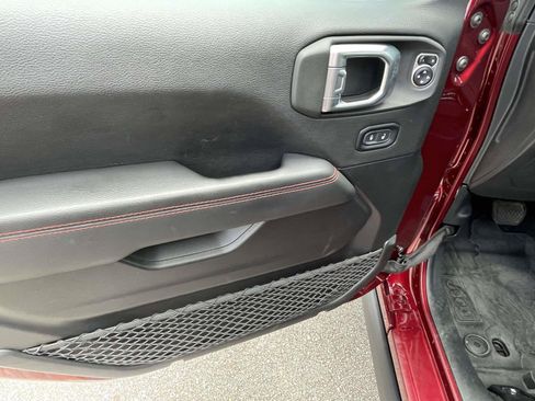 Used 2021 Jeep Gladiator Rubicon w/ Cold Weather Group AWD/4WD image 14