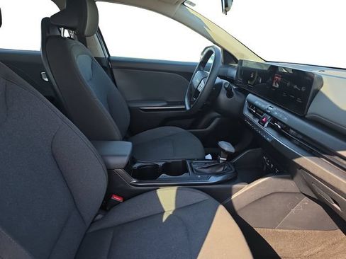 Used 2025 Kia K4 FWD image 17