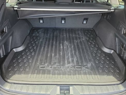 Used 2025 Subaru Outback Premium AWD/4WD image 8