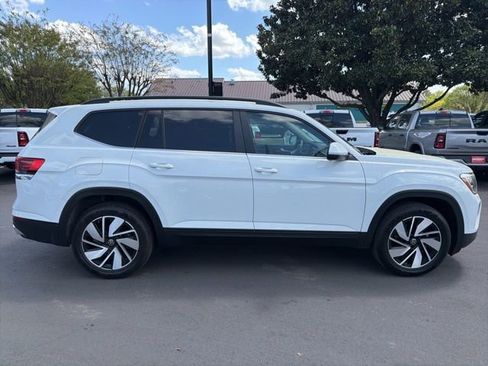 Used 2025 Volkswagen Atlas SE image 2