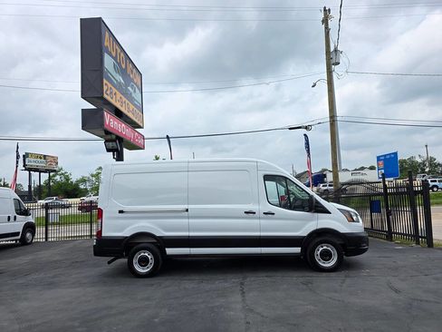 Used 2025 Ford Transit 250 148 Medium Roof RWD image 3