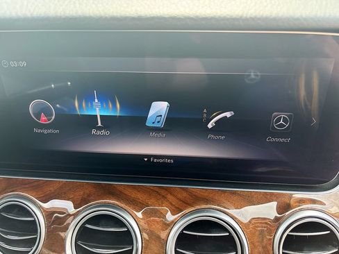 Used 2018 Mercedes-Benz E 300 image 30