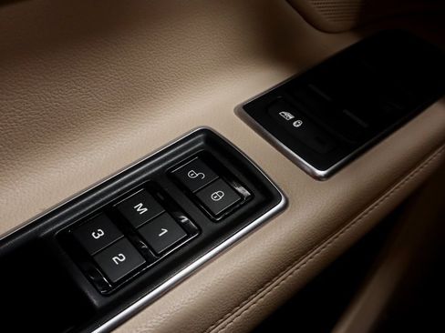 Used 2020 Jaguar XF Prestige image 25