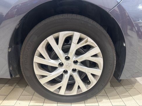 Used 2017 Toyota Corolla LE FWD image 5