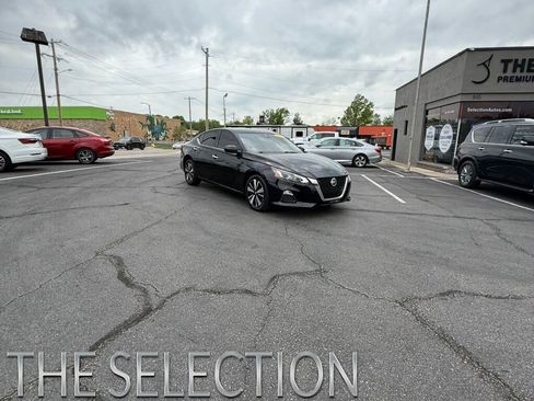 Used 2021 Nissan Altima 2.5 SV FWD image 1