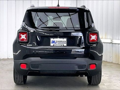 Used 2017 Jeep Renegade Altitude FWD image 4