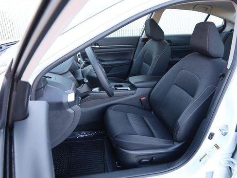 Used 2025 Nissan Altima 2.5 SV image 8