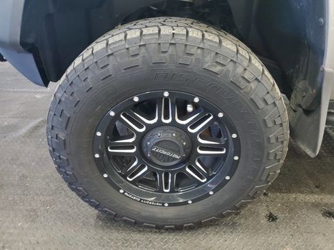 Used 2009 HUMMER H3T Luxury image 22