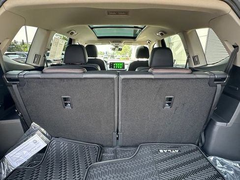 Certified 2026 Volkswagen Atlas Peak Edition AWD/4WD image 17