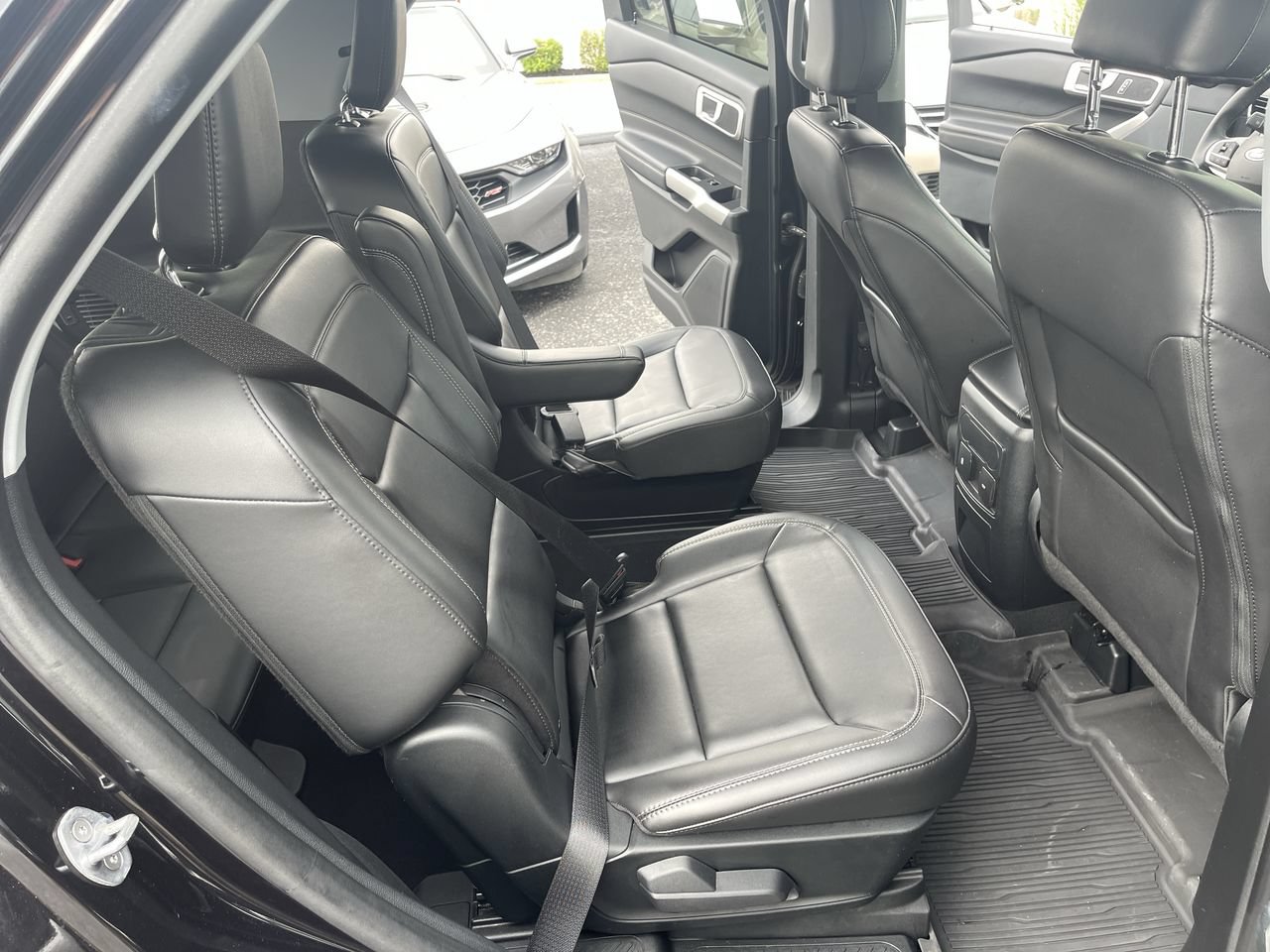 Used 2024 Ford Explorer XLT w/ Equipment Group 202A AWD/4WD image 25