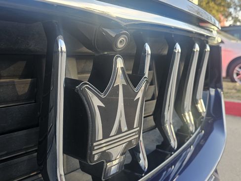 Used 2019 Maserati Levante GranLusso image 14