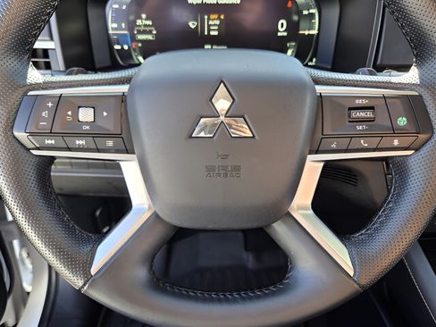Used 2024 Mitsubishi Outlander SE FWD image 24