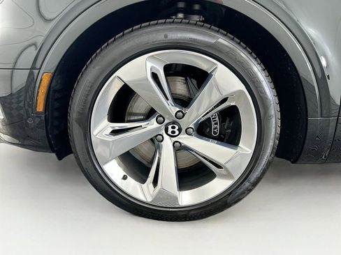 Used 2025 Bentley Bentayga Extended Wheelbase image 29