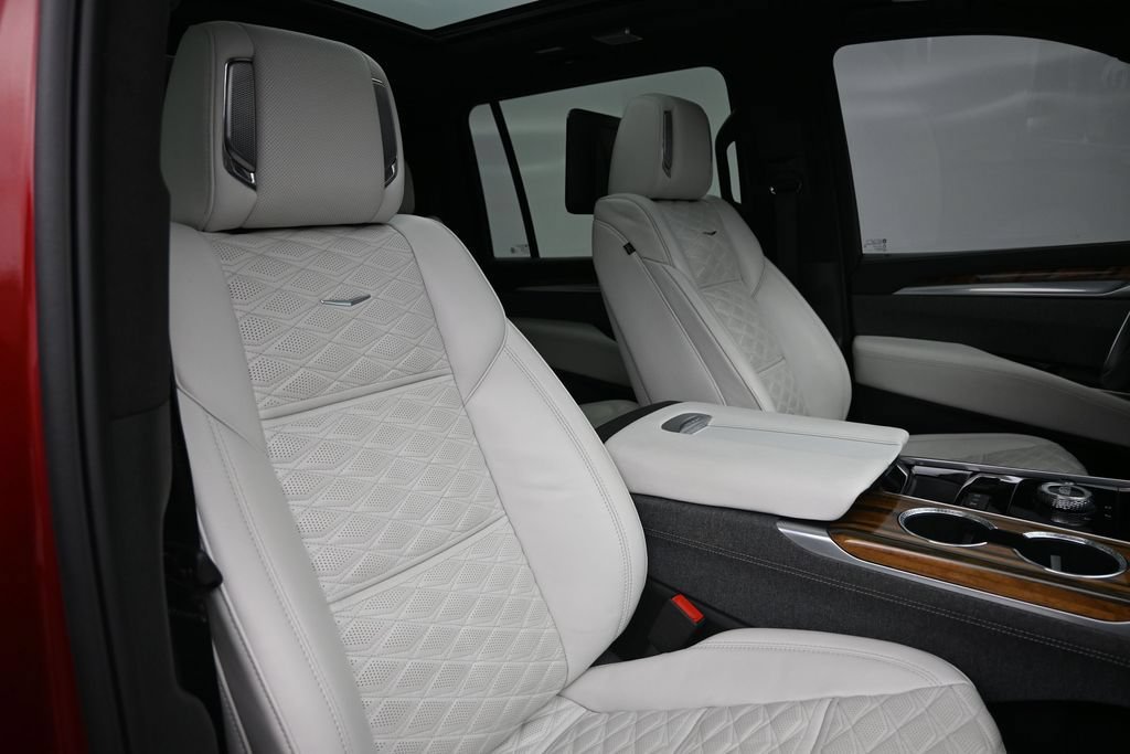 Certified 2025 Cadillac Escalade ESV Sport Platinum w/ LPO, Floor Liner Package AWD/4WD image 45