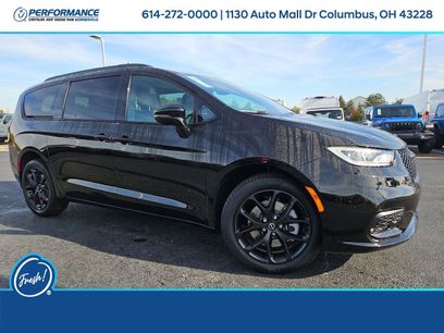 New 2026 Chrysler Pacifica Select