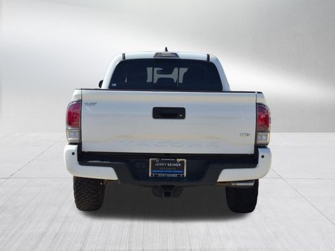 Used 2022 Toyota Tacoma TRD Off-Road w/ TRD Premium Off Road Package AWD/4WD image 5