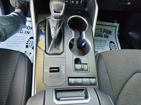 Used 2020 Toyota Highlander LE image 18
