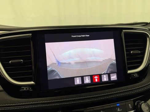 Used 2021 Chrysler Pacifica Limited w/ Uconnect Theater Family Group FWD image 23