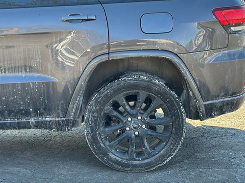 Used 2019 Jeep Grand Cherokee Altitude image 10