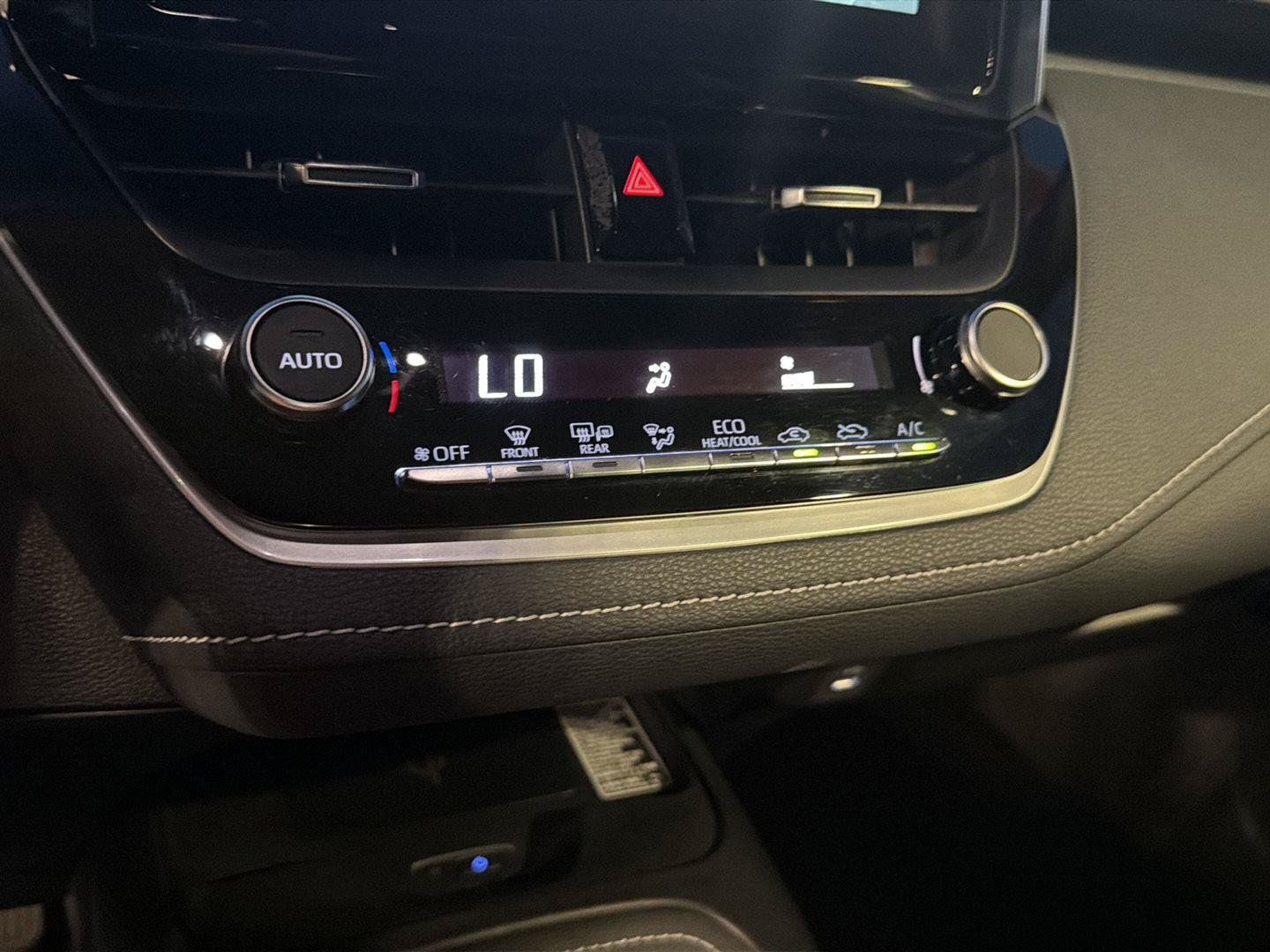 Certified 2025 Toyota Corolla SE w/ SE Package FWD image 26