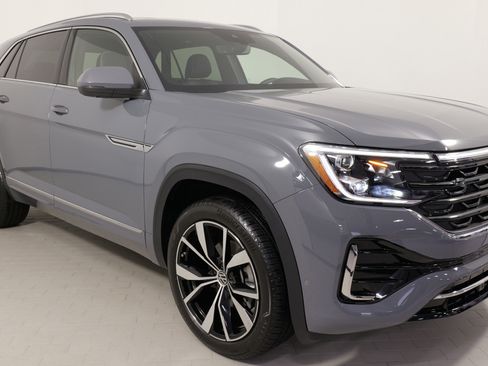 Used 2025 Volkswagen Atlas Cross Sport SEL Premium R-Line image 6